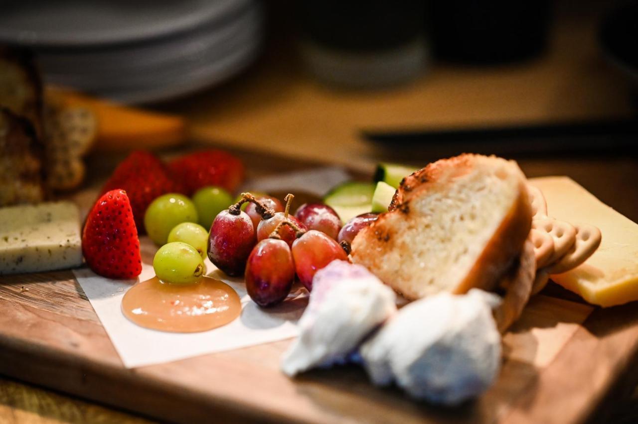 The Lakehouse Inn Geneva Екстер'єр фото