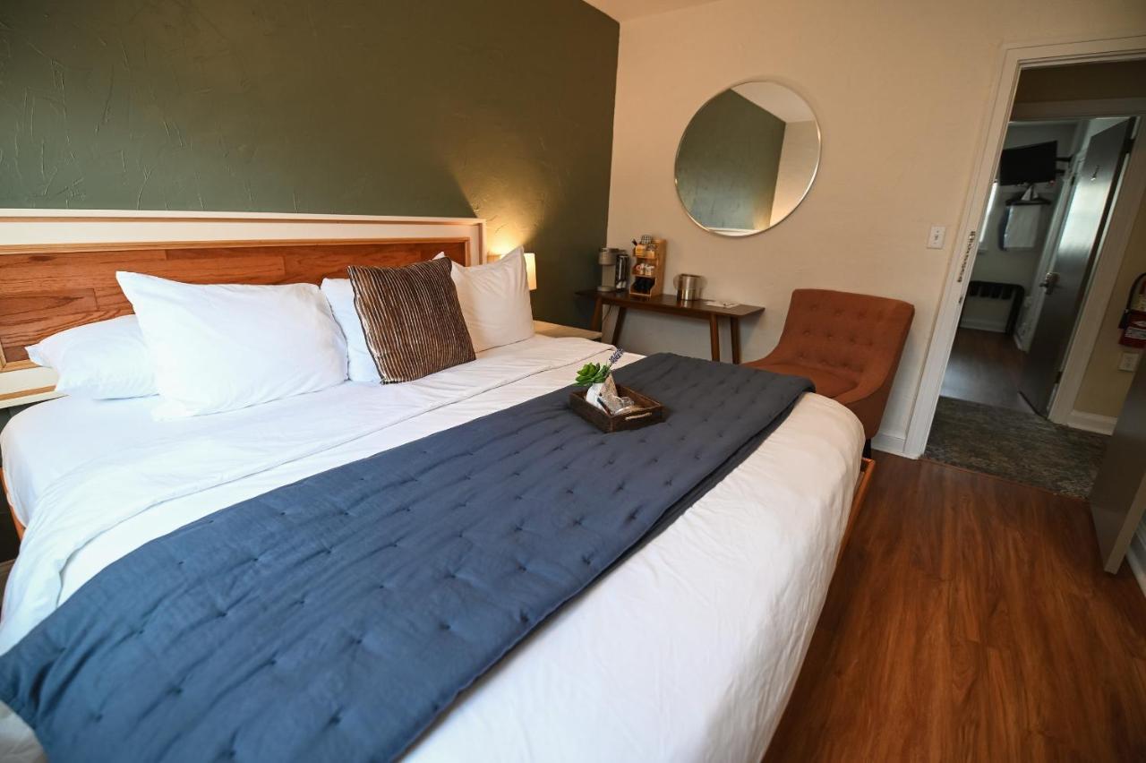 The Lakehouse Inn Geneva Екстер'єр фото
